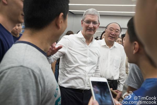 執(zhí)掌蘋果5年，庫克從喬布斯陰影中走出了嗎？